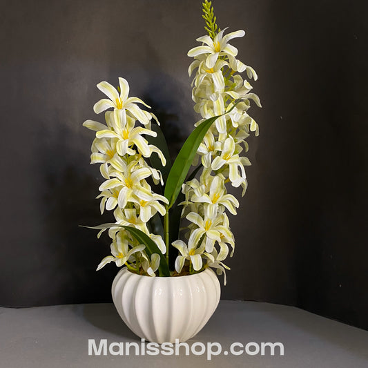 Petal-charm-pot-with-flowers